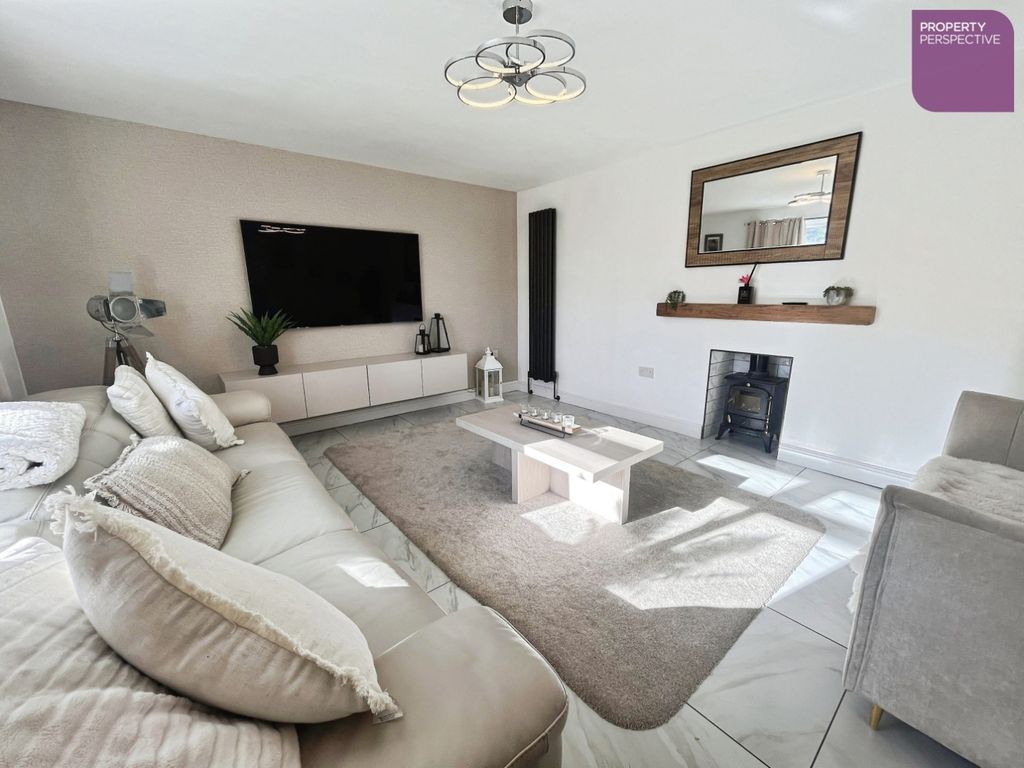 Property photo 2 of 15 Lounge