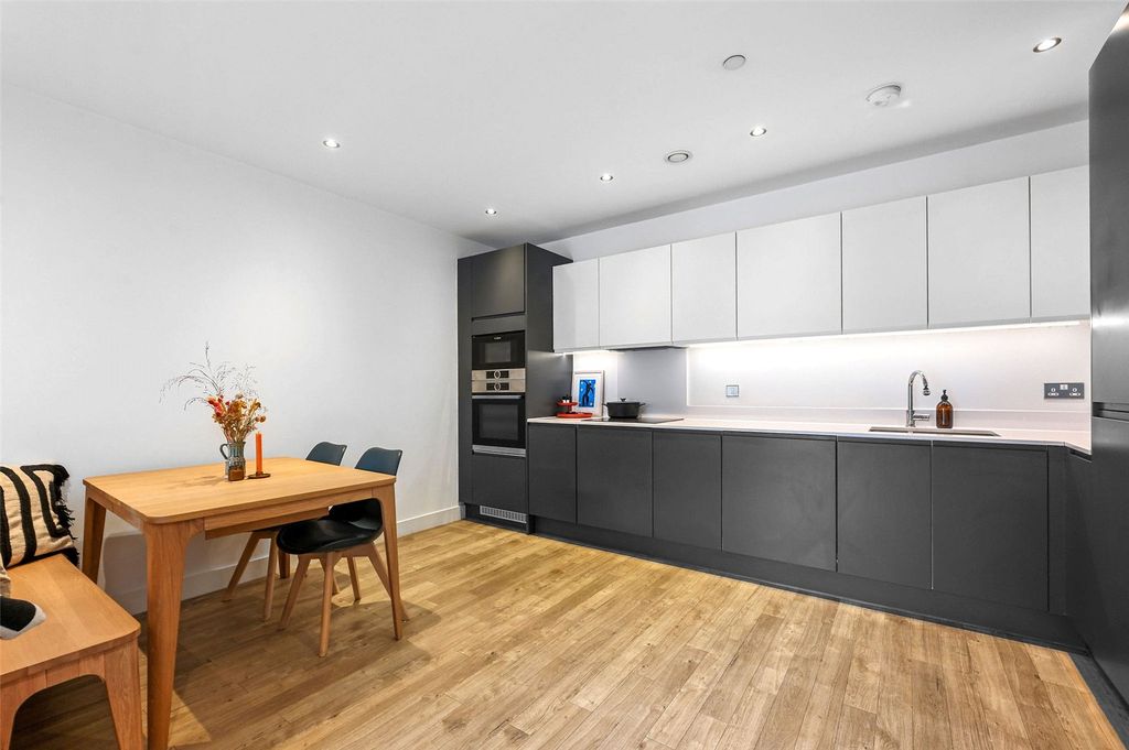 Property photo 2 of 28 Kitchen