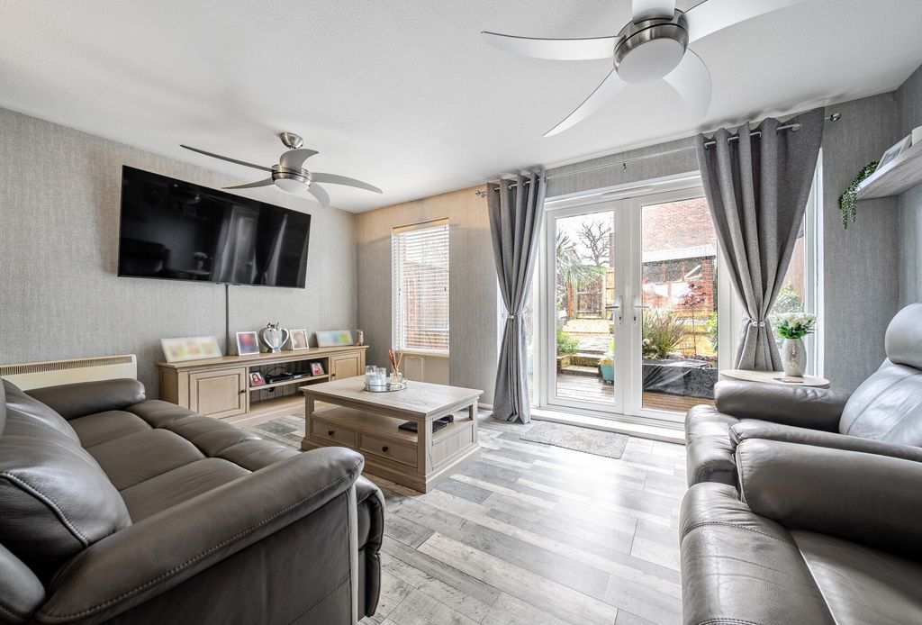 Property photo 3 of 20 1400490-8-6969178...