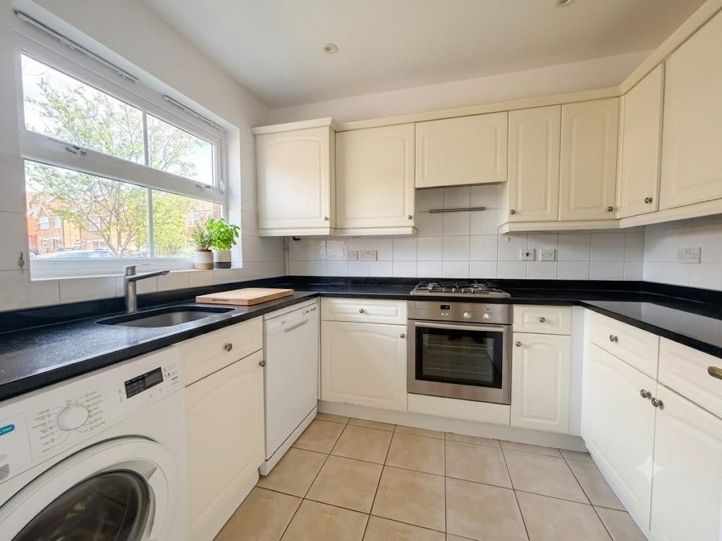 Property photo 3 of 10 Kitchen.Jpg