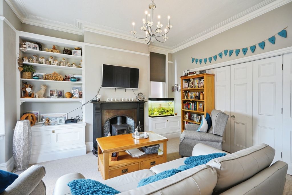 Property photo 3 of 18 Photo