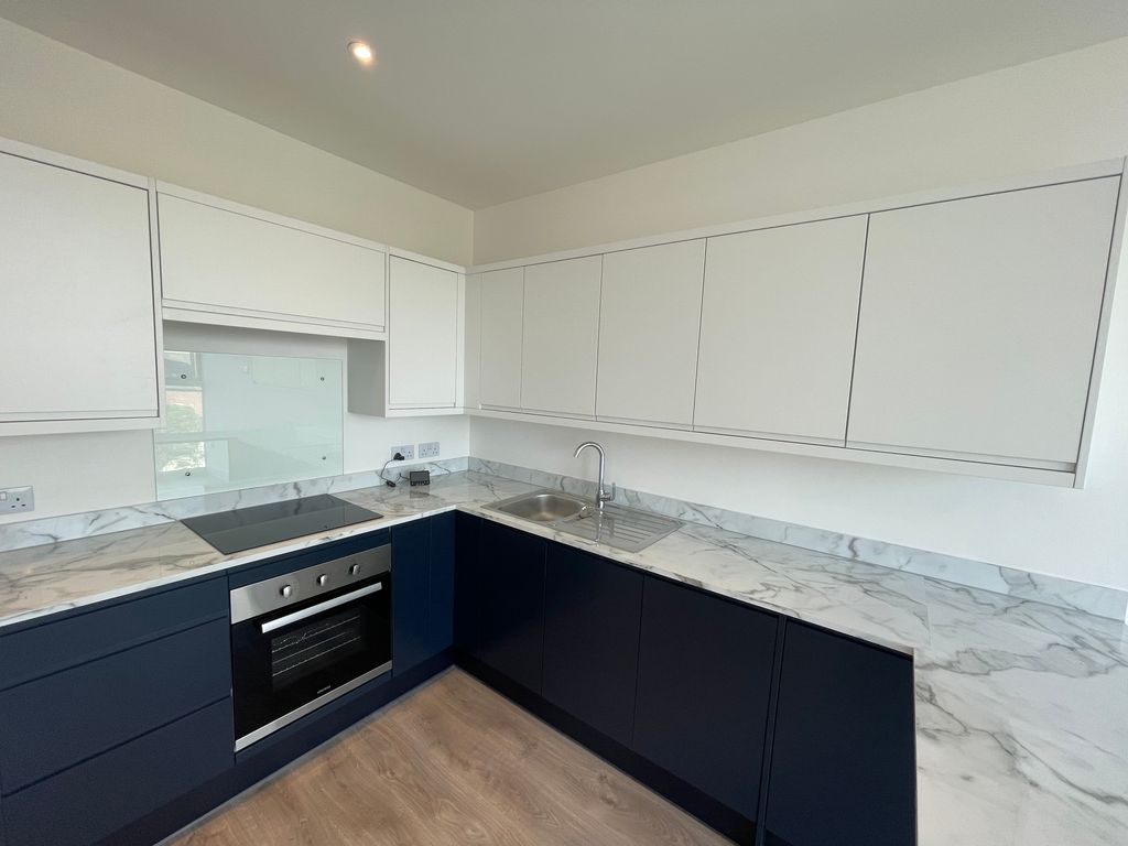 Property photo 3 of 8 Kitchen