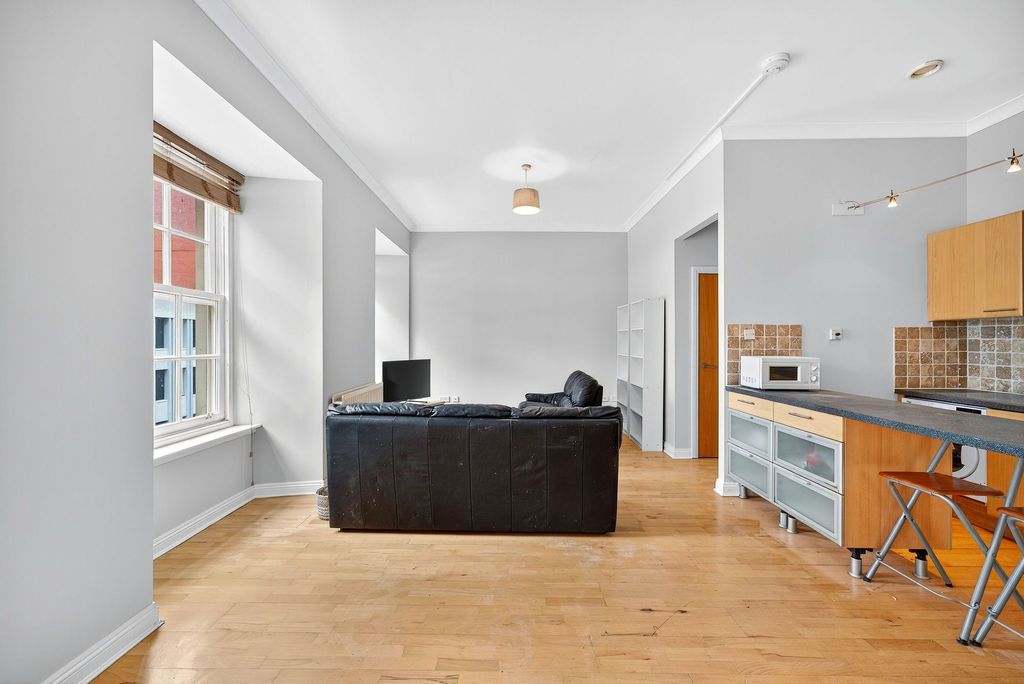Property photo 3 of 34