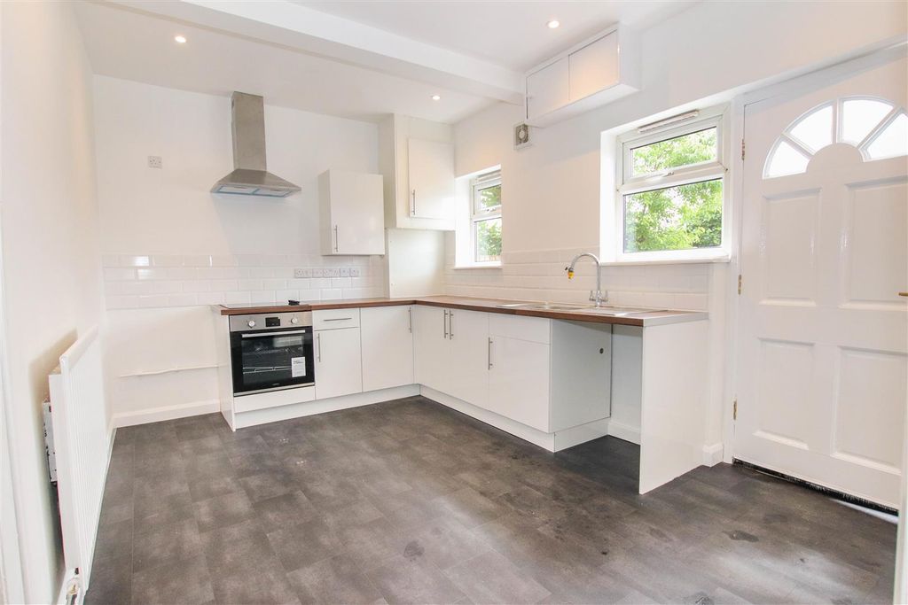 Property photo 2 of 11 Fitted Kitchen / Dining Room