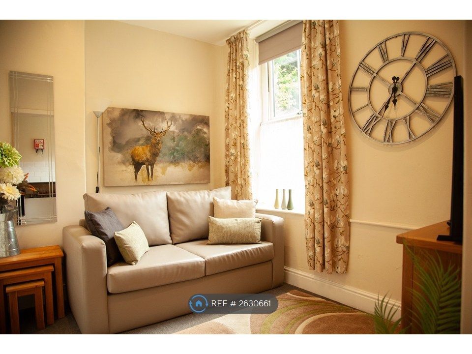 Property photo 2 of 13 Lounge