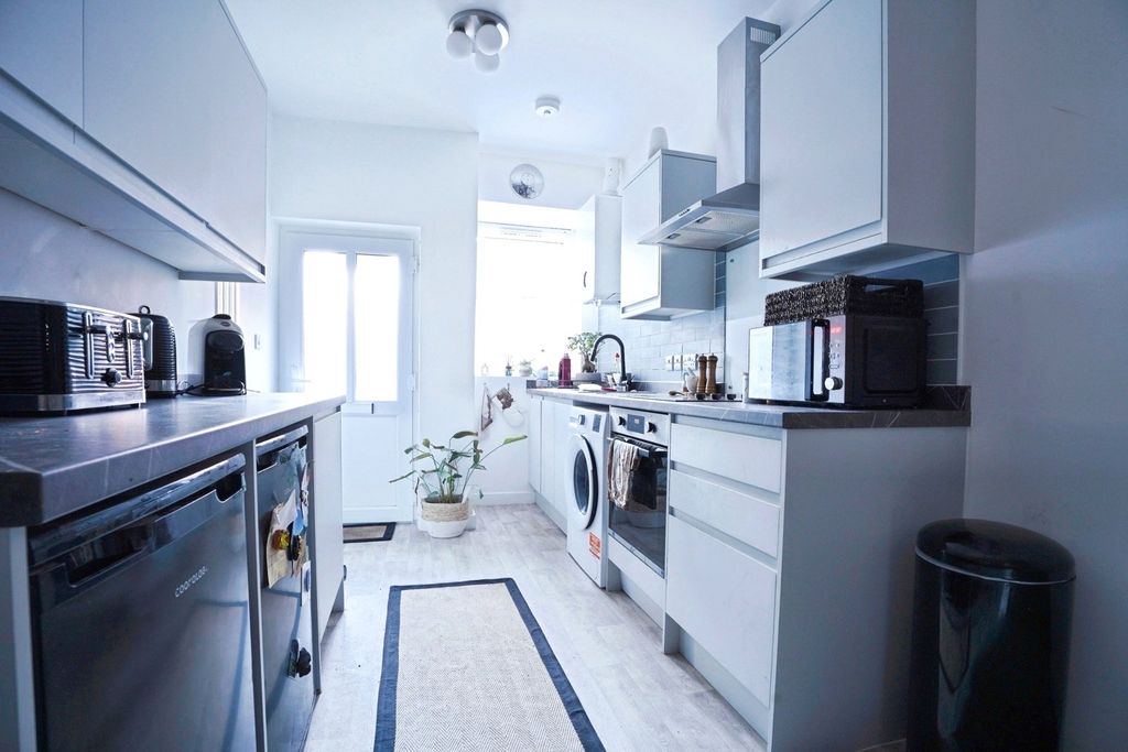 Property photo 3 of 10 Pbox-Img.Jpg