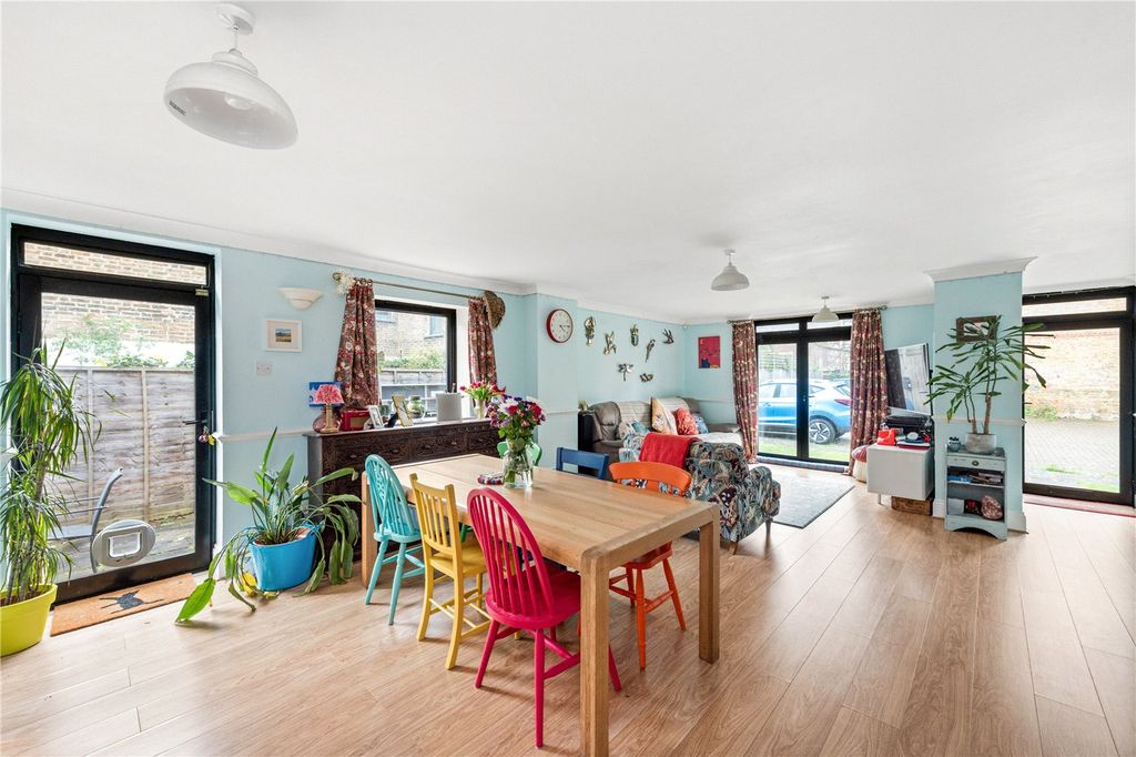 Property photo 2 of 13 Picture No. 12