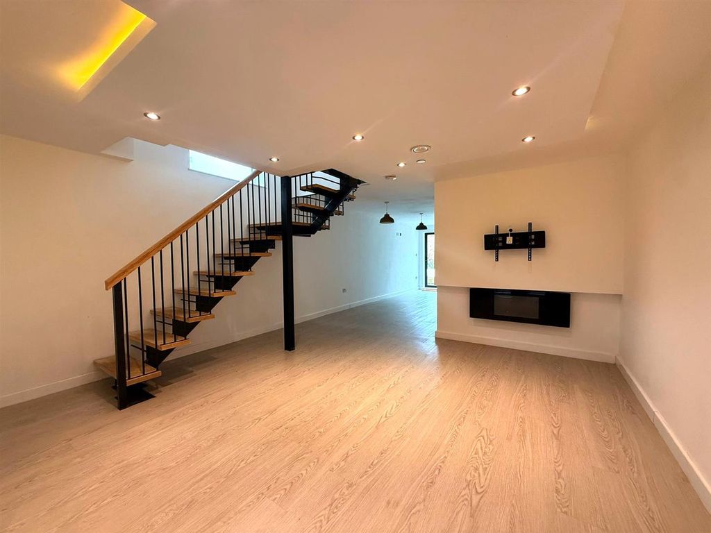 Property photo 2 of 11 777.Jpg