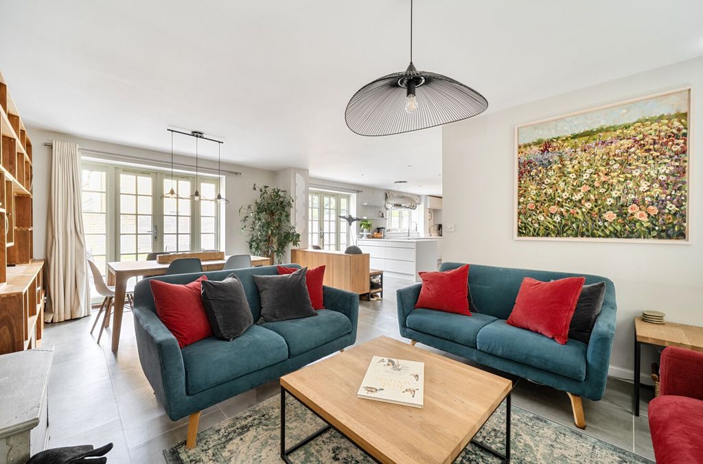 Property photo 3 of 23 Open-Plan Living Room