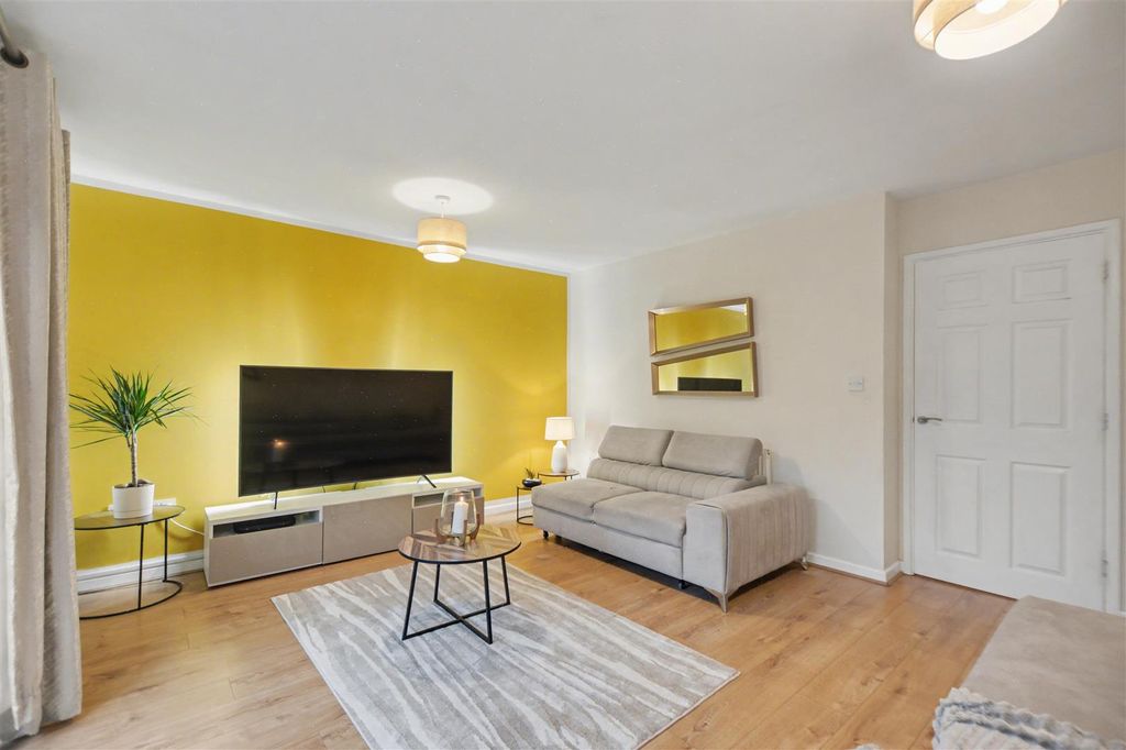 Property photo 3 of 24 Lounge_2.Jpeg