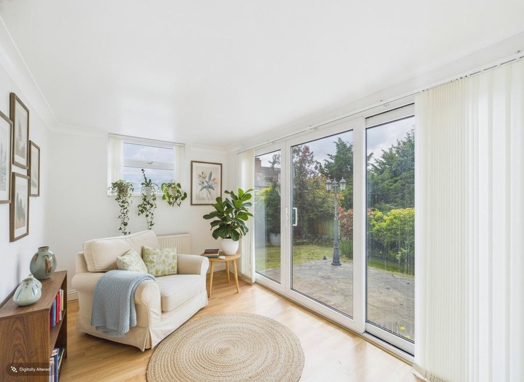 Property photo 3 of 18 Sunroom
