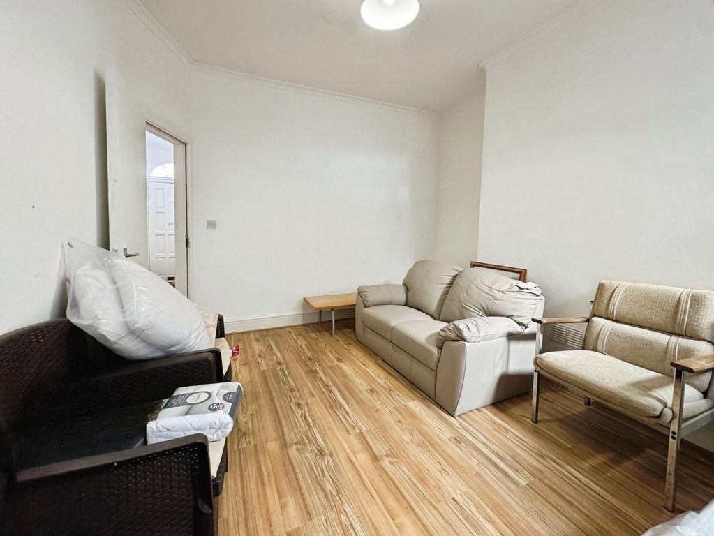 Property photo 3 of 9 Picture No. 22