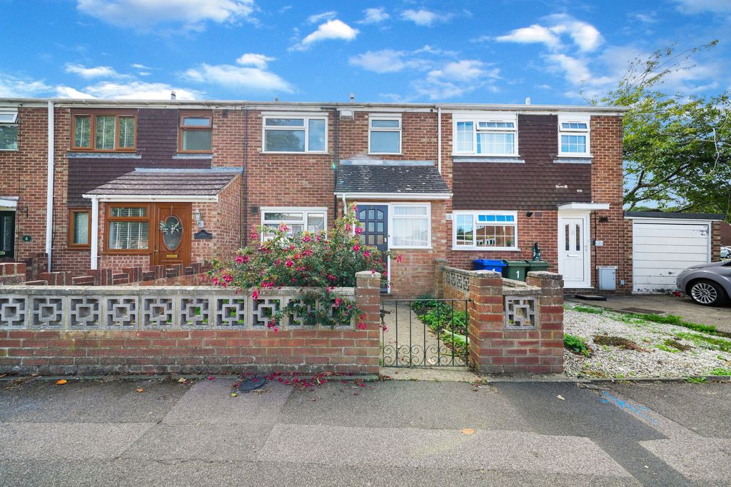 Property photo 1 of 10 2 Hutchings - Front