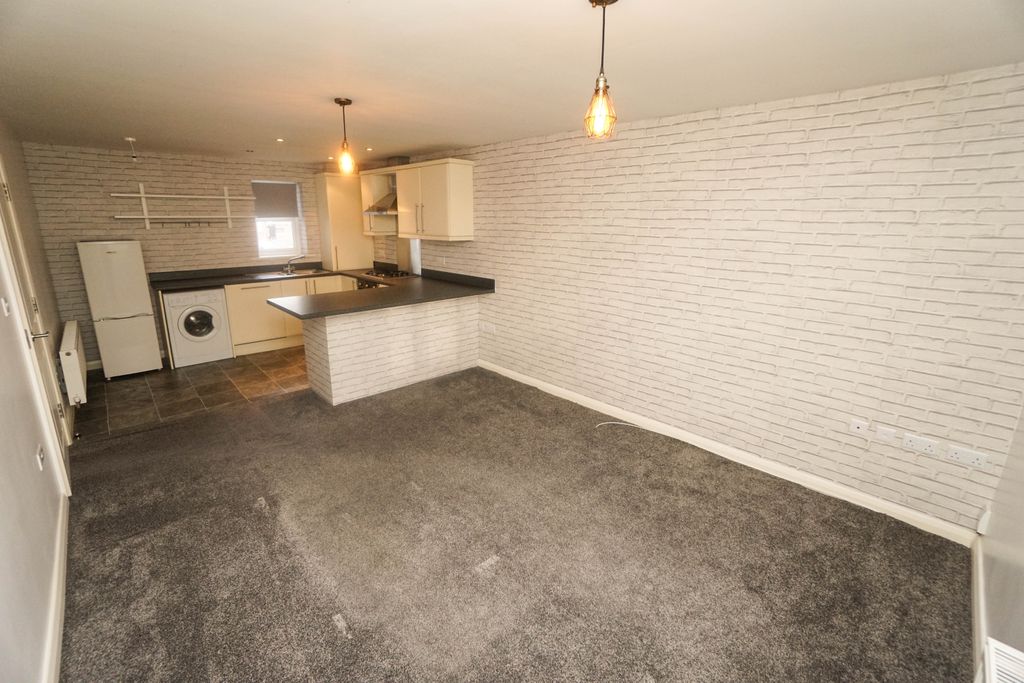 Property photo 3 of 9 Photo 5