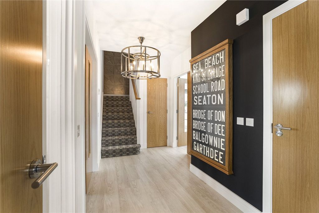 Property photo 2 of 60 Milltimber Gardens