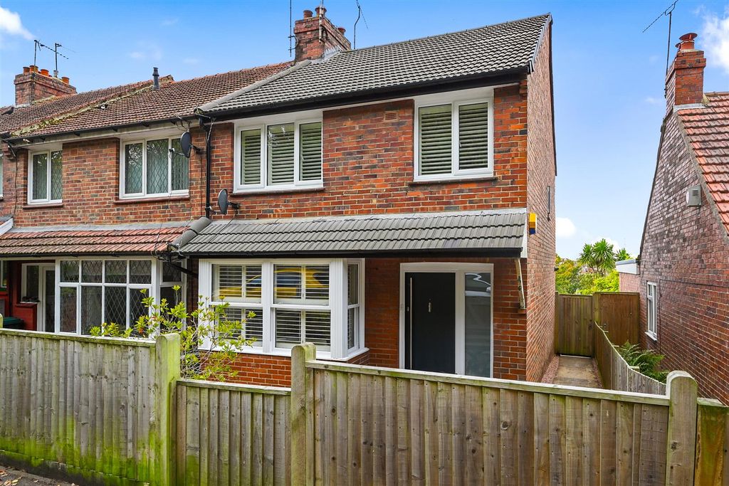 Property photo 1 of 21 Lockshill Road, Bn41 (24).Jpg