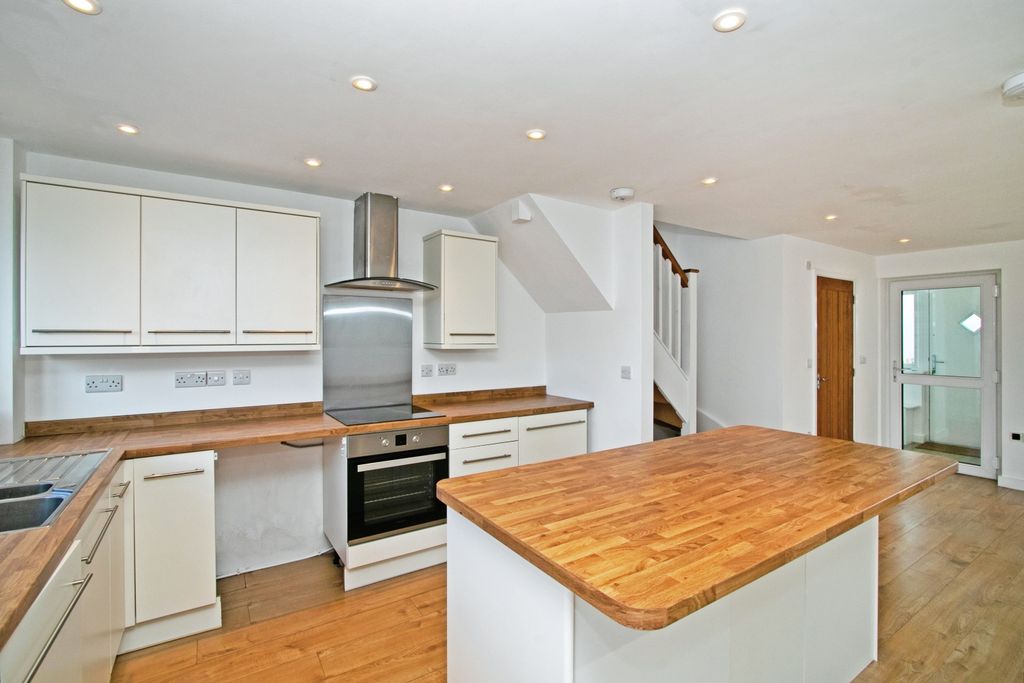 Property photo 2 of 16 Kitchen