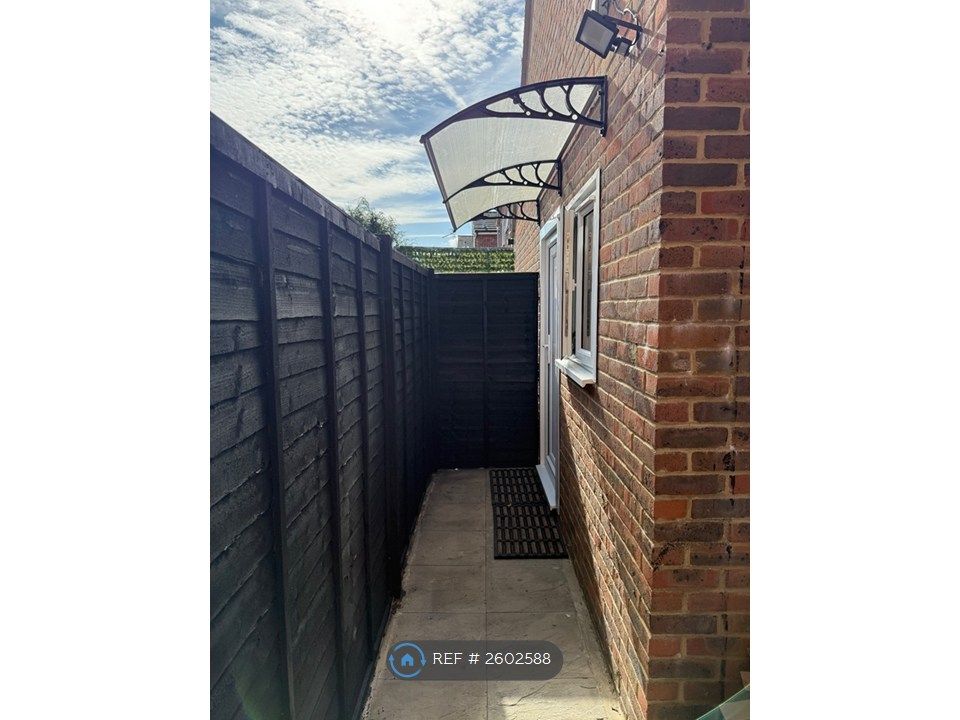 Property photo 1 of 8 Entrance