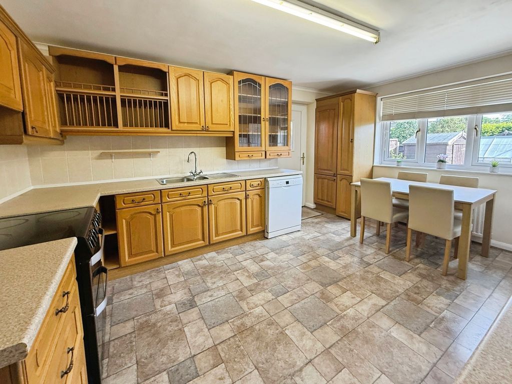 Property photo 3 of 24 Kitchen Diner