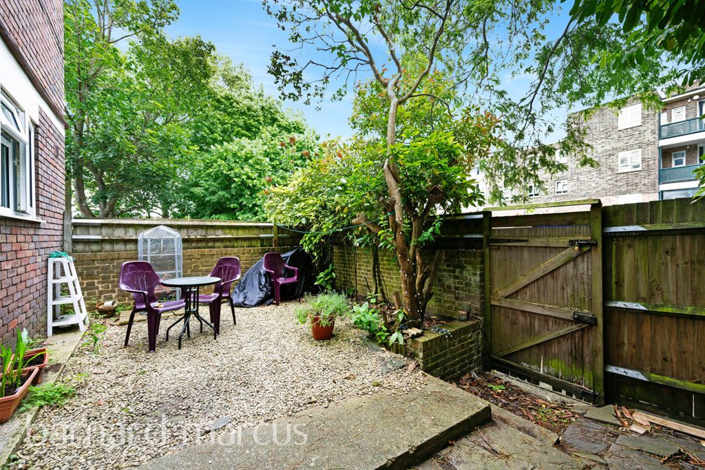 Property photo 3 of 7 Garden