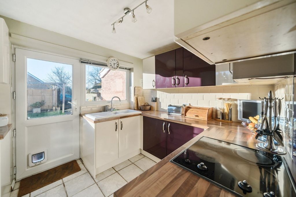 Property photo 3 of 15 Kitchen