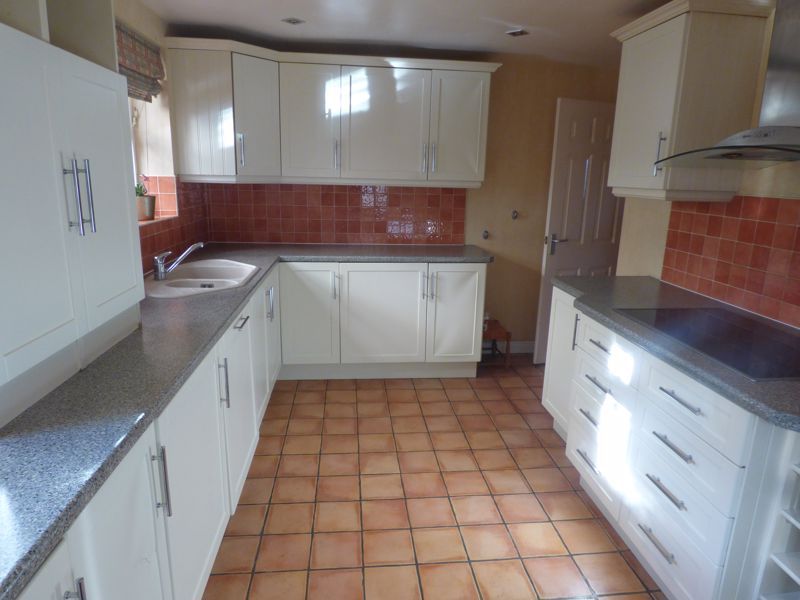 Property photo 3 of 21 Kitchen