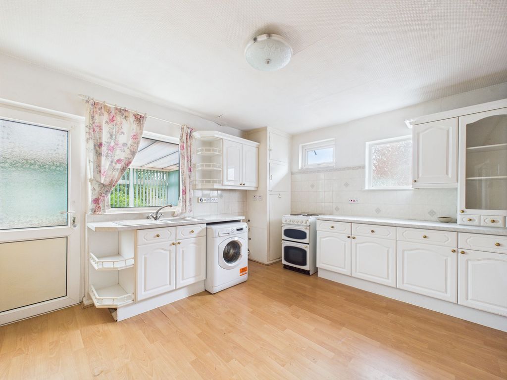 Property photo 3 of 13 Kitchen