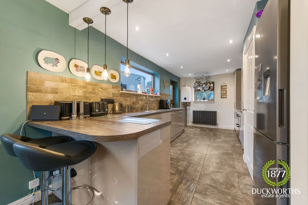 Property photo 3 of 49