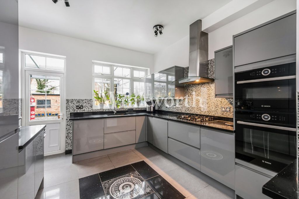 Property photo 2 of 19 Picture No. 40