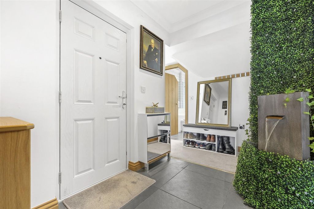 Additional image 7 of 3 bed flat for saleCrows Road, Epping CM16