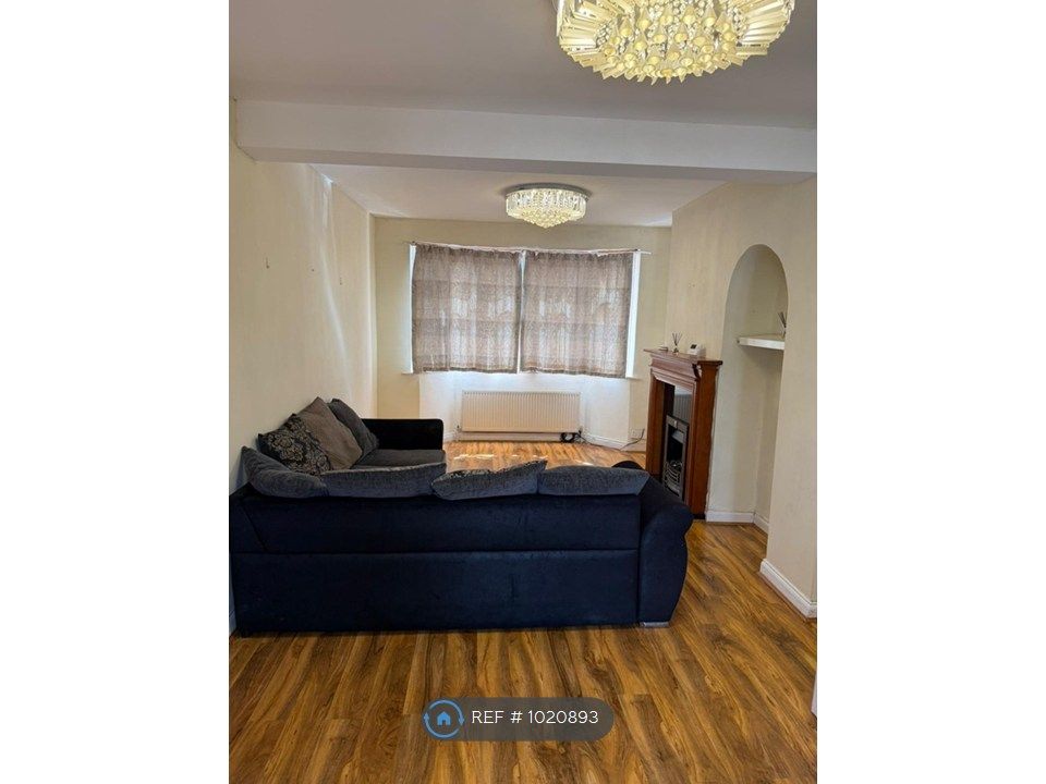 Property photo 3 of 24 Entrance Hallway