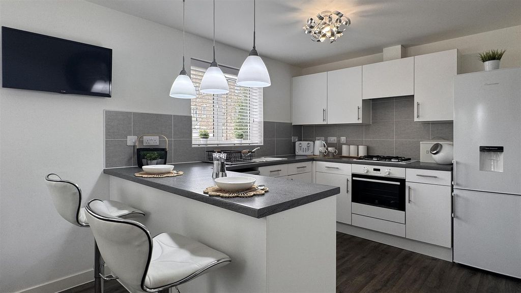 Property photo 3 of 33 Kitchen 2.Jpg