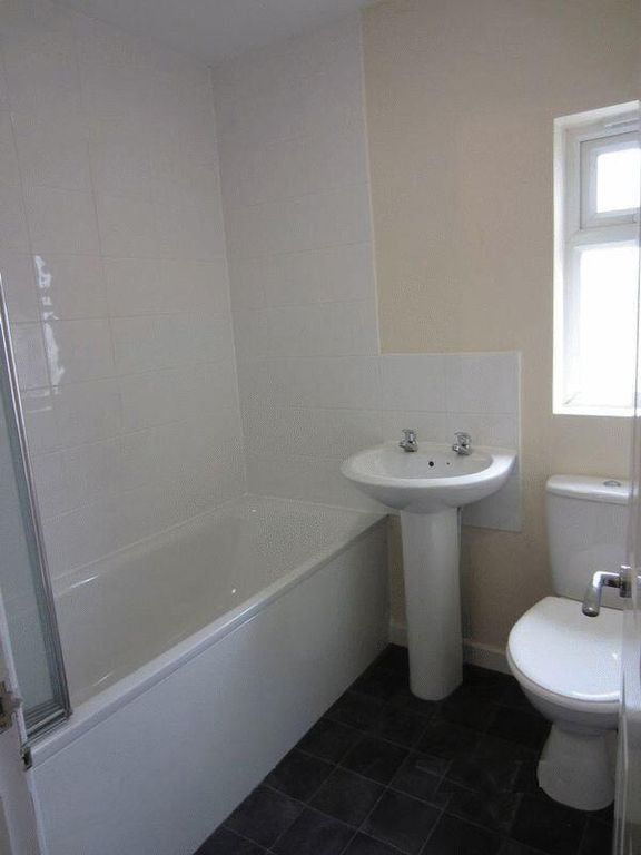 Property photo 3 of 4 963 Filton Ave_Bathroom