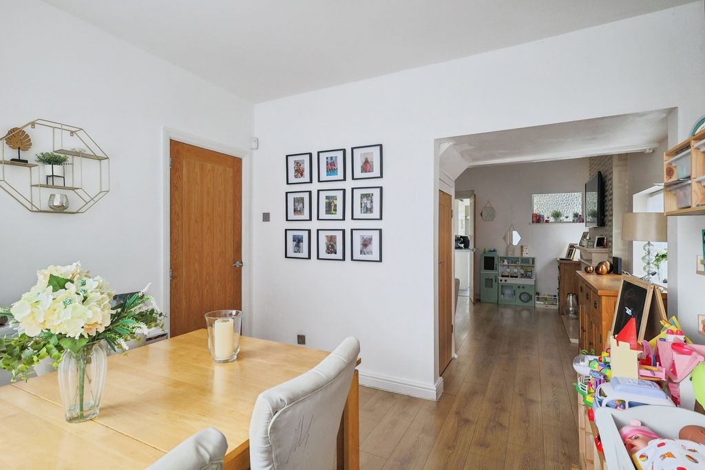 Property photo 2 of 17 Photo