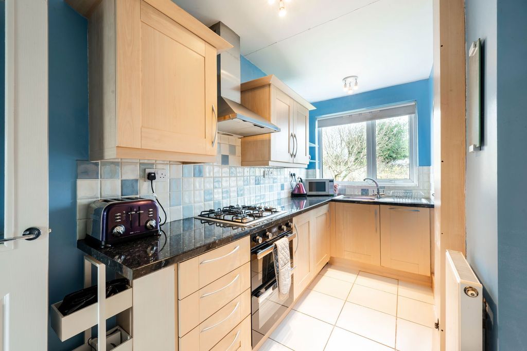 Property photo 2 of 20