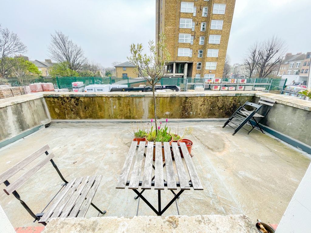 Property photo 3 of 9 Photo 6