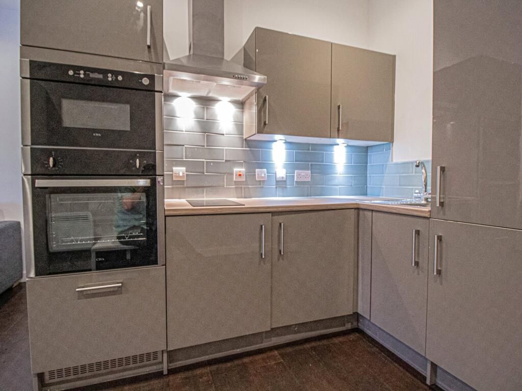 Property photo 1 of 5 1 Bed Studio To Rent Hartismere Rd, London Sw6