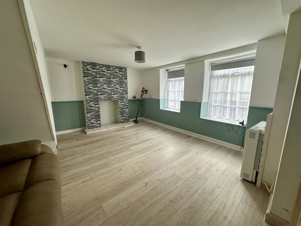 Property photo 2 of 8 Photo 3