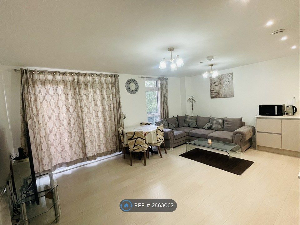 Property photo 1 of 11 Living Room