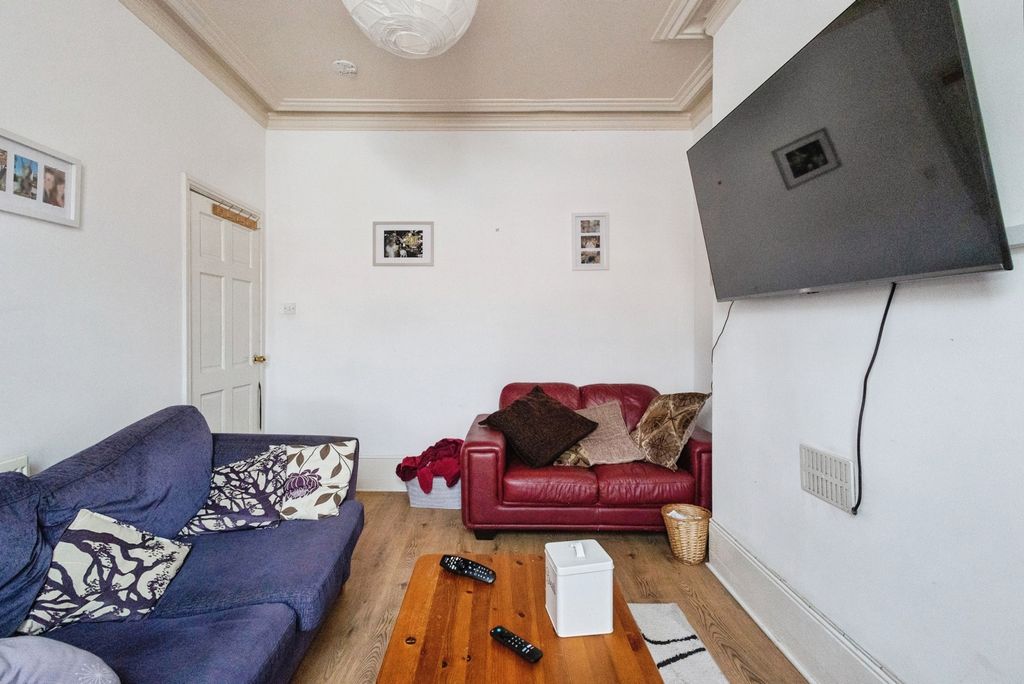 Property photo 3 of 18 Pbox-Img.Jpg