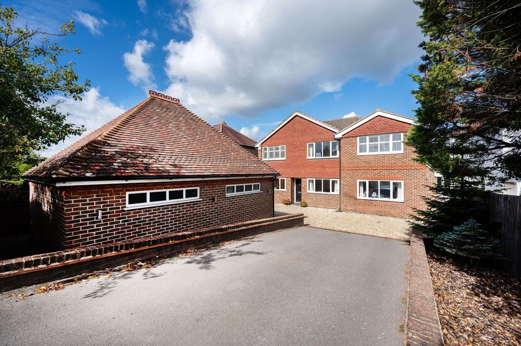 Property photo 2 of 34