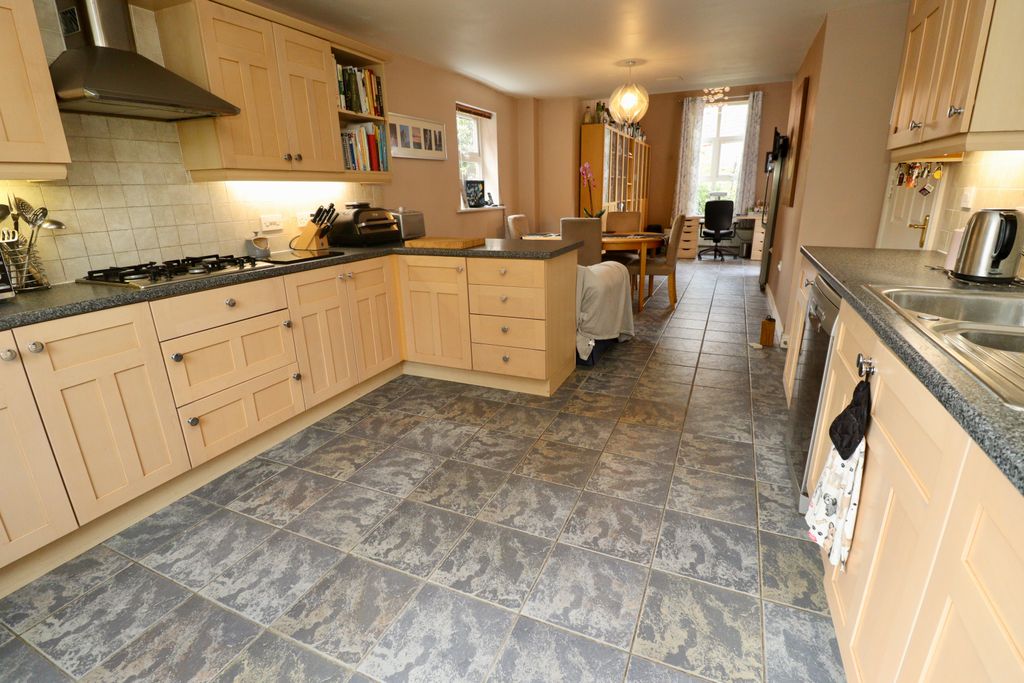 Property photo 2 of 36 Img_7574