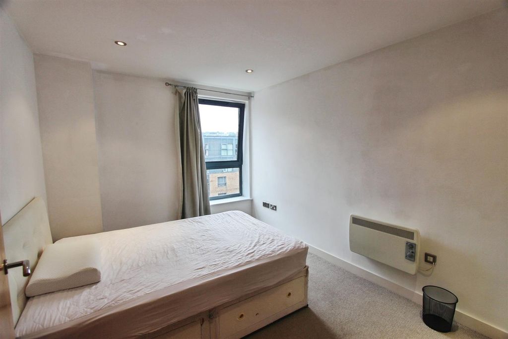 Property photo 3 of 8 44315A29-Bedroom.Jpg