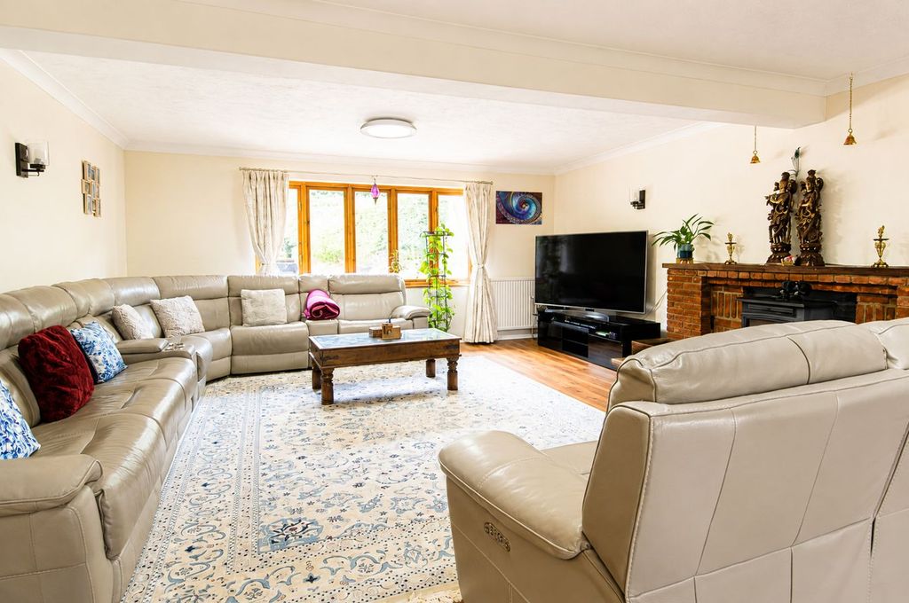 Property photo 3 of 31