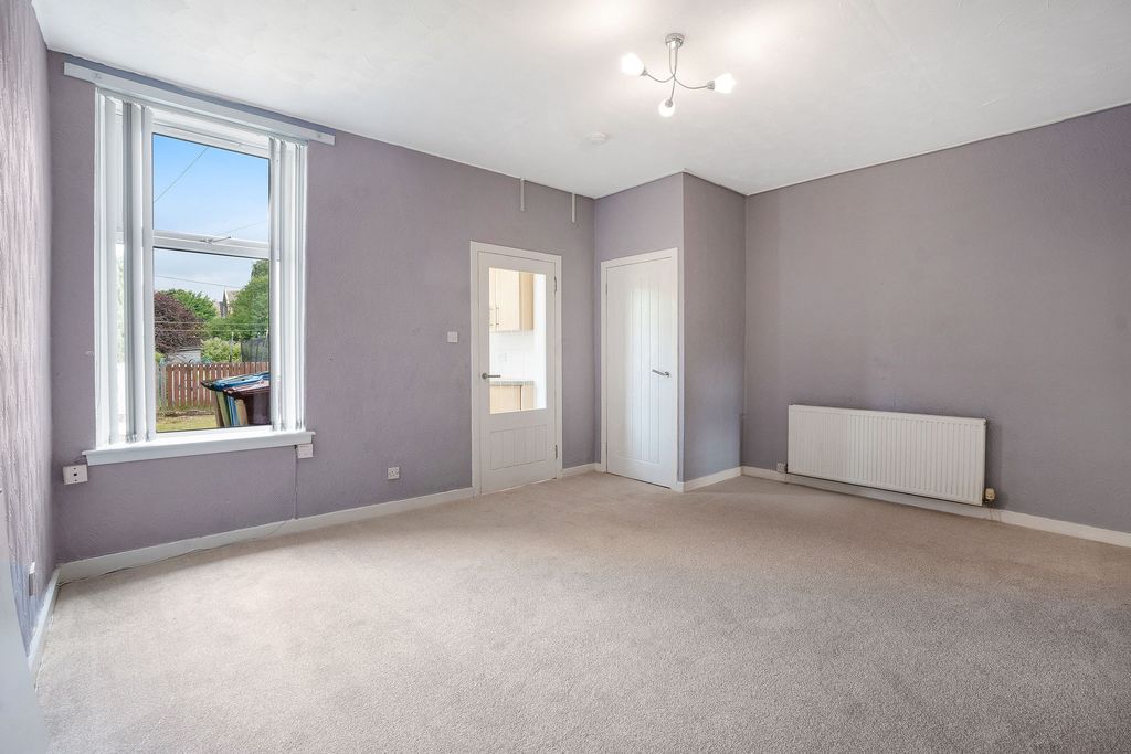 Property photo 2 of 12 Lounge