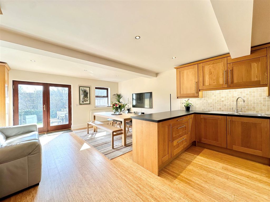 Property photo 2 of 23