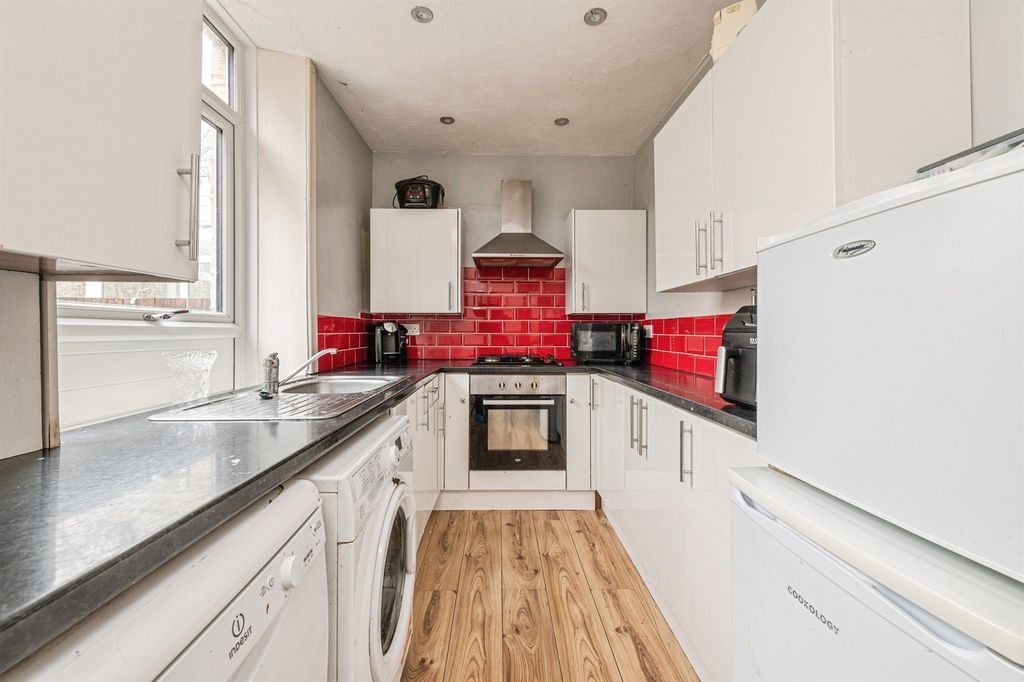 Property photo 2 of 12