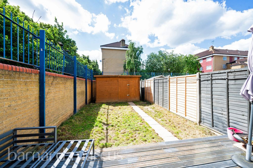 Property photo 3 of 8 Garden