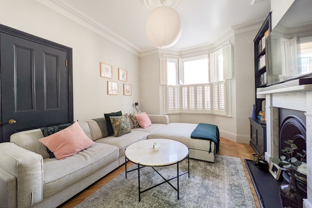 Property photo 3 of 11