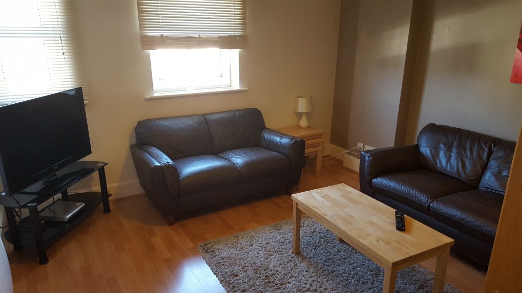 Property photo 3 of 7 Living Room